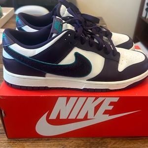 Nike Dunk LowChenille Swoosh Sail Grand Purple